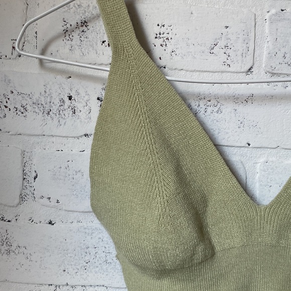 Crop SHEIN top - Picture 2 of 4